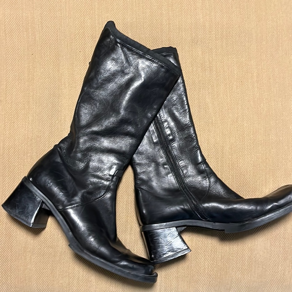 Square toed black vintage women’s mid calf boots